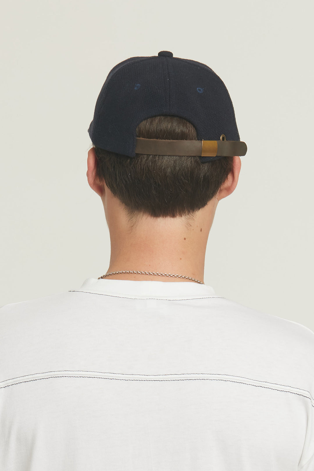 Casquette en laine "Cold Morning" avec lanière en cuir marron - Marine