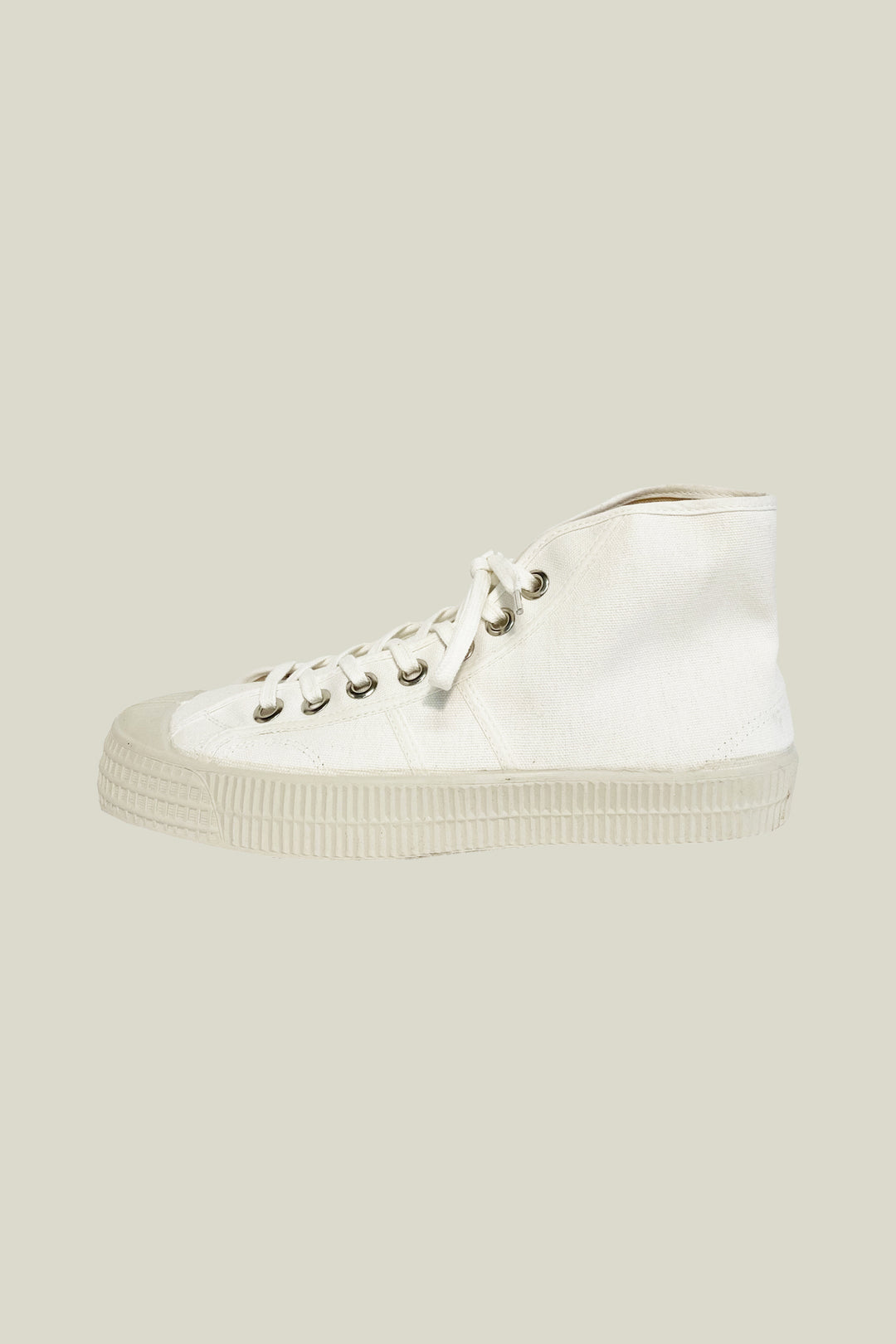 Basket "Trainers" - White